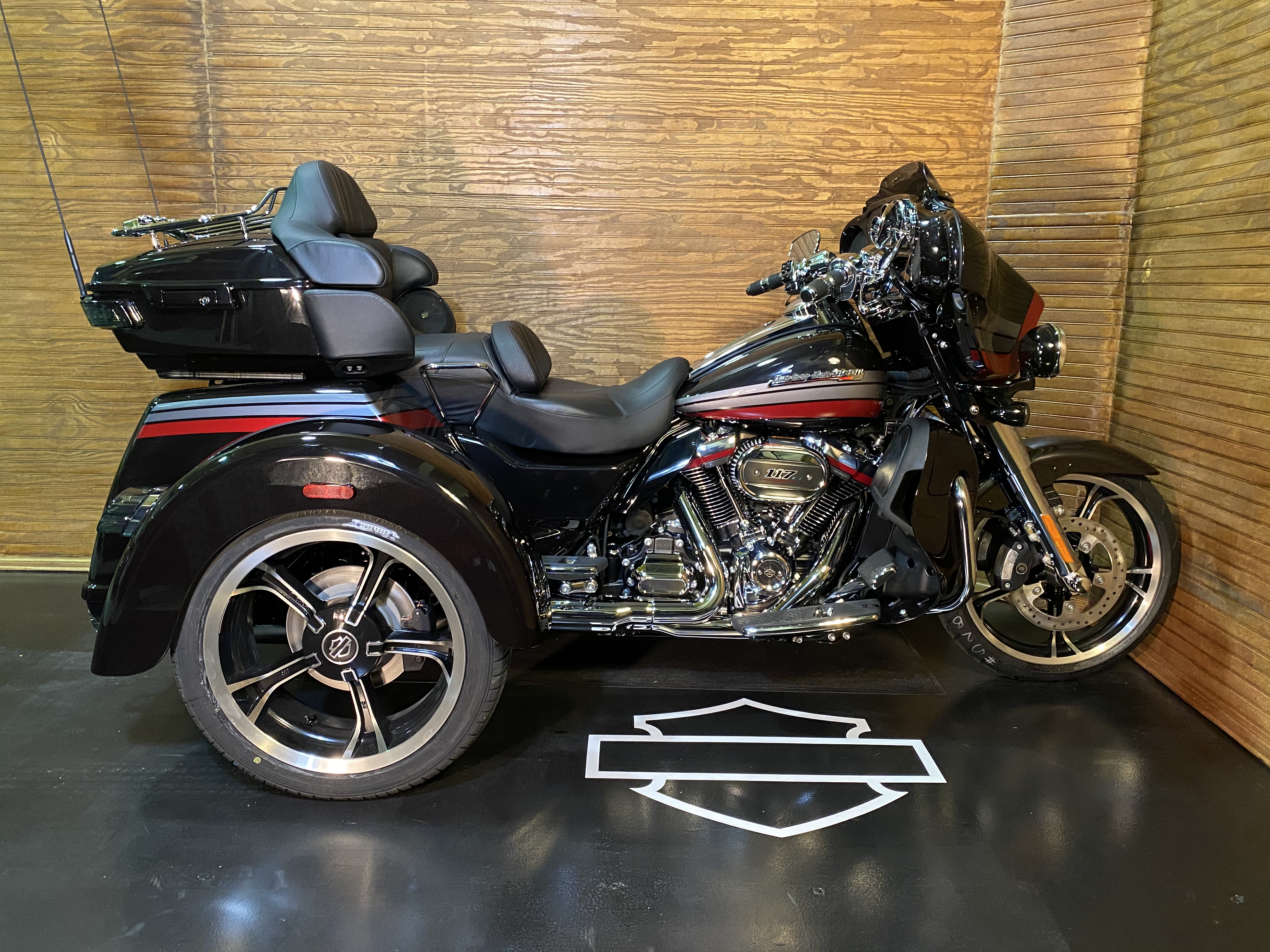 New 2020 HarleyDavidson CVO Tri Glide in Bowling Green 955420